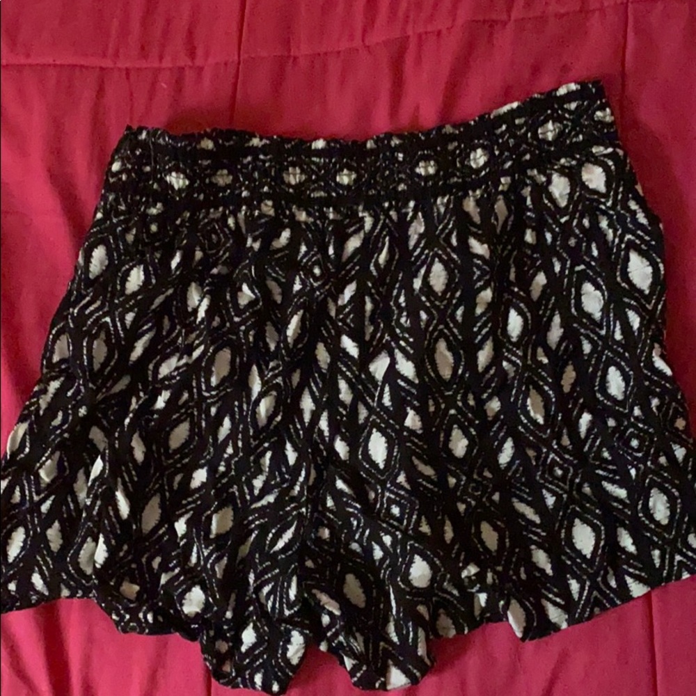 Shorts - Picture 4 of 5